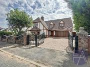 5 bedroom detached house to rent