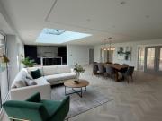 5 bedroom detached house to rent