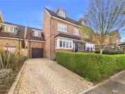 5 bedroom detached house to rent