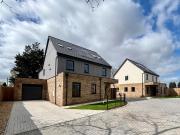 5 bedroom detached house to rent