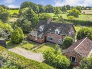 5 bedroom detached house to rent