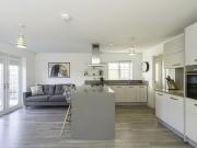 5 bedroom detached house to rent