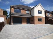 5 bedroom detached house to rent