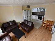 5 bedroom detached house to rent