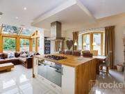 5 bedroom detached house to rent