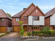 5 bedroom detached house to rent