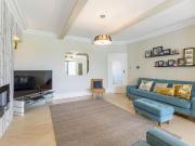 5 bedroom detached house to rent