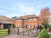 5 bedroom detached house to rent