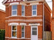 5 bedroom detached house to rent