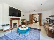 5 bedroom detached house to rent