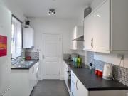 5 bedroom detached house to rent