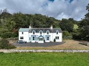 5 bedroom detached house to rent