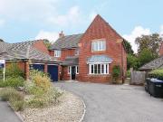 5 bedroom detached house to rent