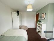 5 bedroom detached house to rent