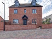 5 bedroom detached house to rent