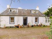 5 bedroom detached house to rent