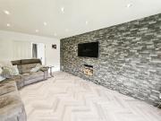 5 bedroom detached house to rent