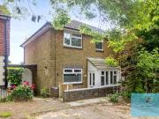 5 bedroom detached house to rent