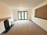 5 bedroom detached house to rent