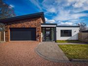 5 bedroom detached house to rent