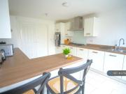 5 bedroom detached house to rent