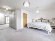 5 bedroom detached house to rent