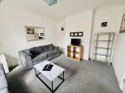 5 bedroom detached house to rent