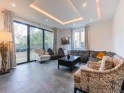 5 bedroom detached house to rent