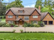 5 bedroom detached house to rent