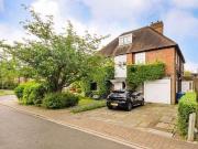 5 bedroom detached house to rent in Turner Close,...