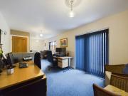 5 bedroom detached to let