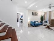 5 Bedroom, Ducted Air, Full Solar Power, and Battery...