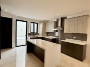 5 Bedroom Duplex Townhouse in Kapitolyo Pasig for Sale