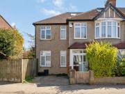 5 Bedroom End Of Terrace House