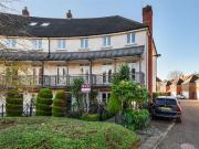 5 Bedroom End Of Terrace House