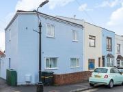 5 bedroom end of terrace house for rent in Oak Road...