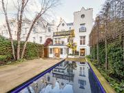 5 bedroom end of terrace house for sale