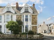 5 bedroom end of terrace house for sale