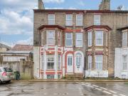 5 bedroom end of terrace house for sale