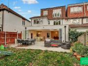 5 bedroom end of terrace house for sale