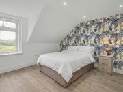 5 bedroom end of terrace house for sale in Abingdon...
