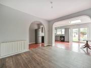 5 bedroom end of terrace house to rent