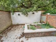5 bedroom end of terrace house to rent