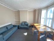 5 bedroom end of terrace house to rent