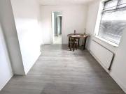 5 bedroom end of terrace house to rent