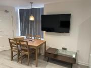 5 bedroom end of terrace house to rent