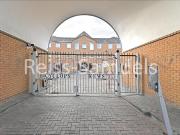 5 bedroom end of terrace house to rent