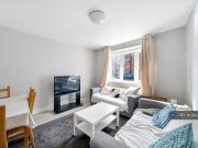 5 bedroom end of terrace house to rent