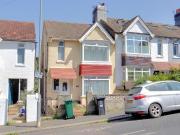 5 bedroom end of terrace house to rent