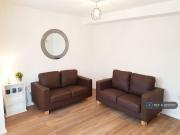 5 bedroom end of terrace house to rent